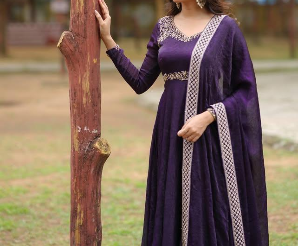 Elegant Pragathi Anarkali: Embroidery Masterpiece